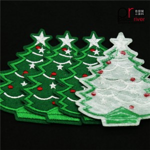 Grøn juletræbroderi patch med bagside lim til dekorationer